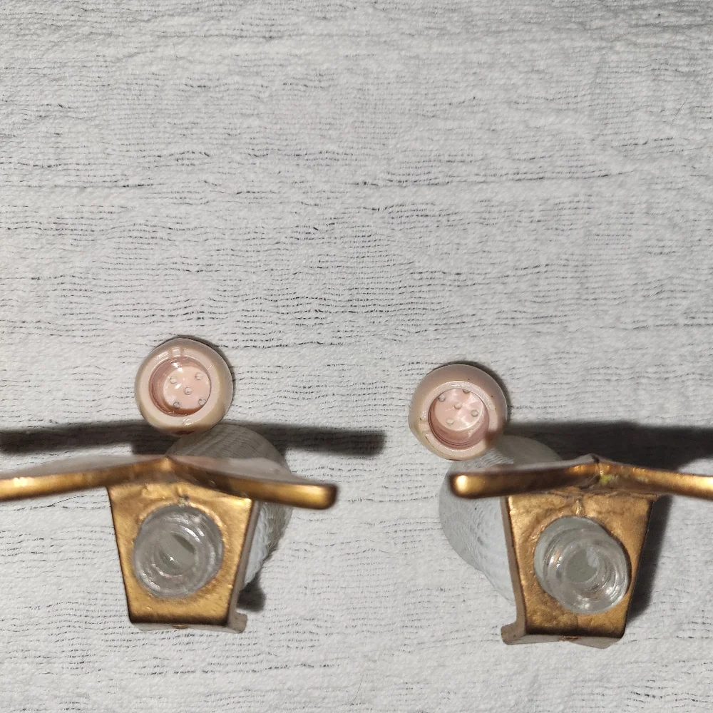 Vintage Angel salt and pepper shaker. - Picture 10 of 14